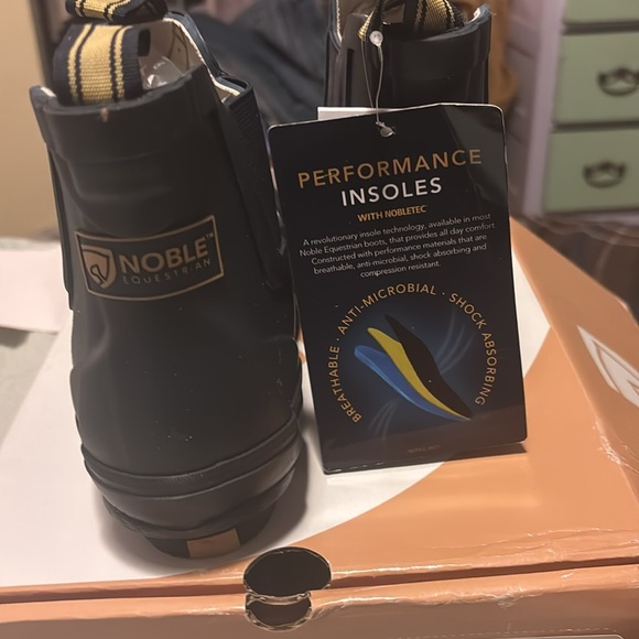 NIB Noble Equestrian Chelsea boots. Blue. 7R - Picture 3 of 8